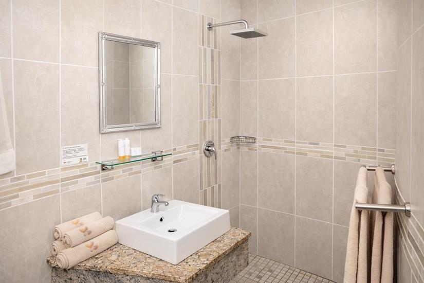 Badplaas, A Forever Resort: 4-Sleeper Rondavel. 2 bedrooms (1 double & 2 single rooms)