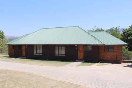 Badplaas, A Forever Resort: 6-Sleeper Log Cabin. 2 bedrooms (1 double, 2 single & 1 sleeper couch) 