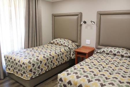 Badplaas, A Forever Resort: 6-Sleeper Log Cabin. 2 bedrooms (1 double, 2 single & 1 sleeper couch) 