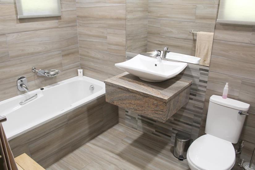 Badplaas, A Forever Resort: 10-Sleeper Guest House. 3 bedrooms (1 queen bed, 2 double beds, 2 single beds & bunker bed)